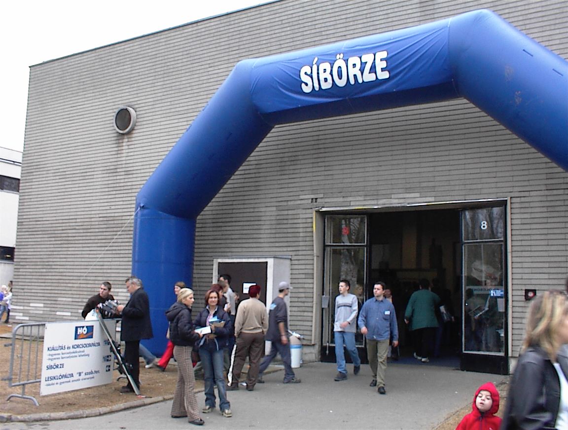 Síbörze nagy alapterületen a 2002. évi Hó-Show-n