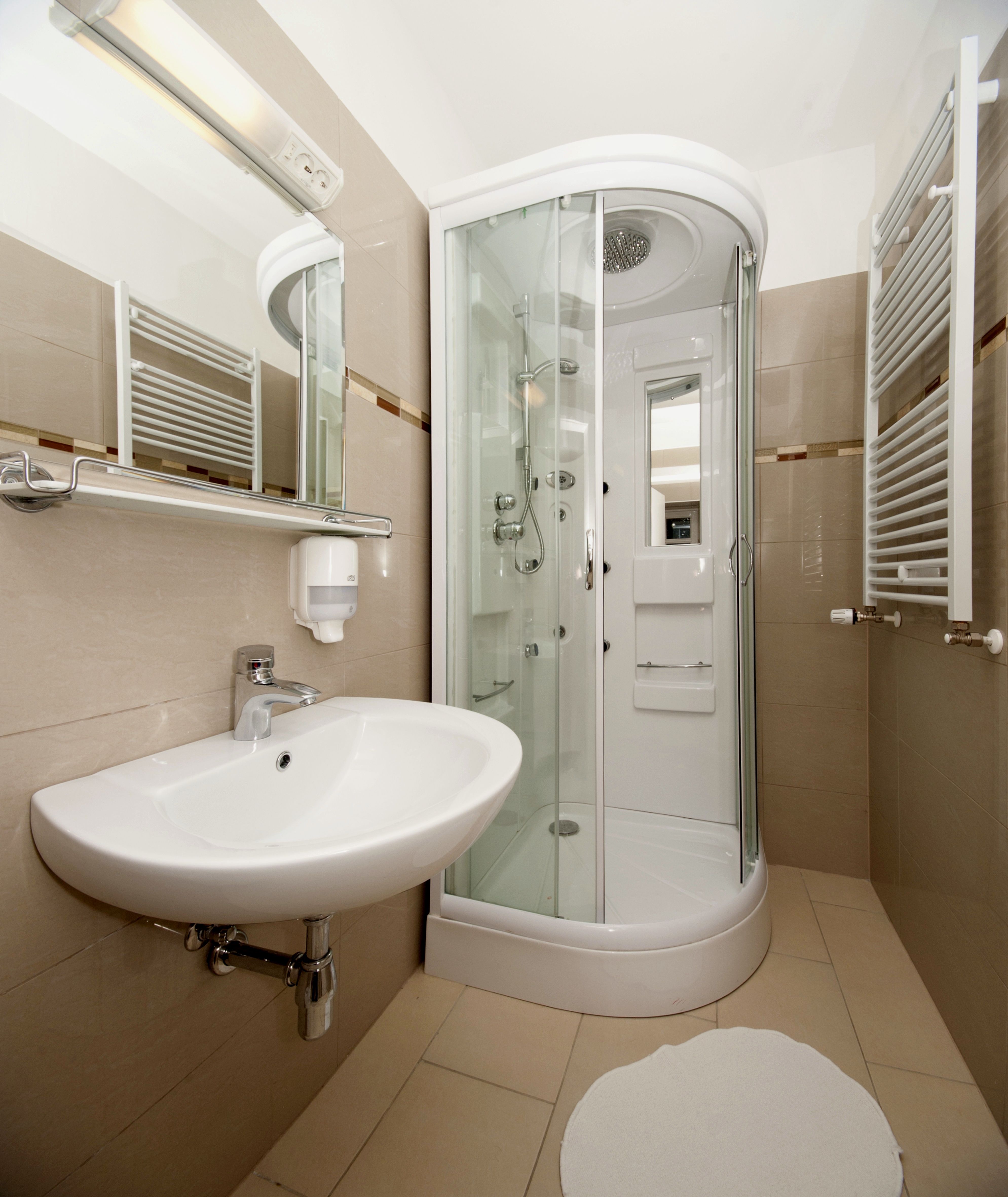 Kétágyas szoba fürdőszobája