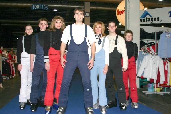 A jet nadrágokat gyártja és forgalmazza a Montagna Sport