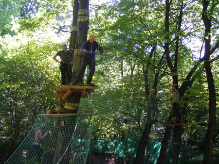 Erdei kötélpálya a szilvásváradi Kalanderdőben
