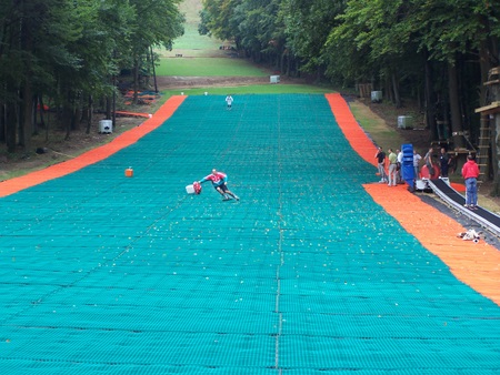 Műanyag sípálya a Zemplén Kalandparkban