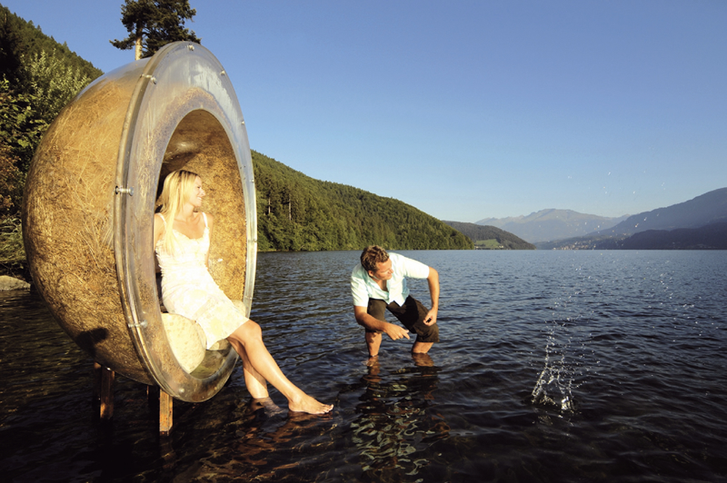 A Millstatti-tó különleges padja