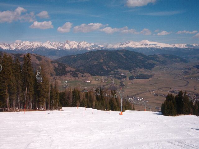 Pályaelágazás a duplaüléses alatt; egyenesen a 21-es fekete pálya