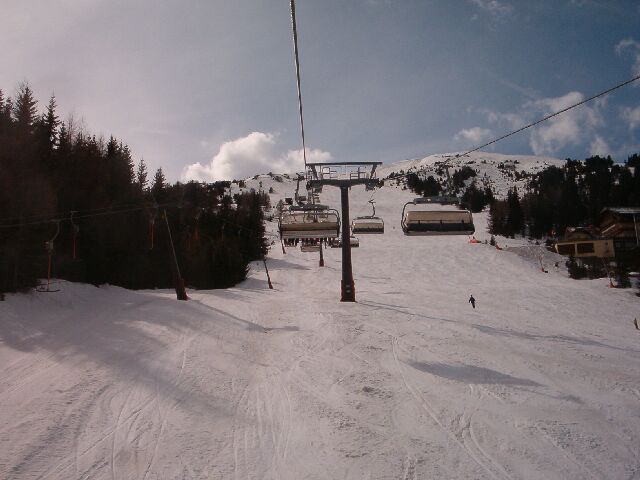 Tschaneckbahn modern hatülésese a fekete pályával