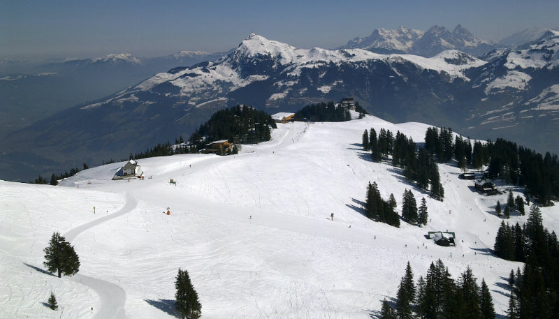 36-os, 19-es, 25-ös pályák a C2-es felvonóról nézve