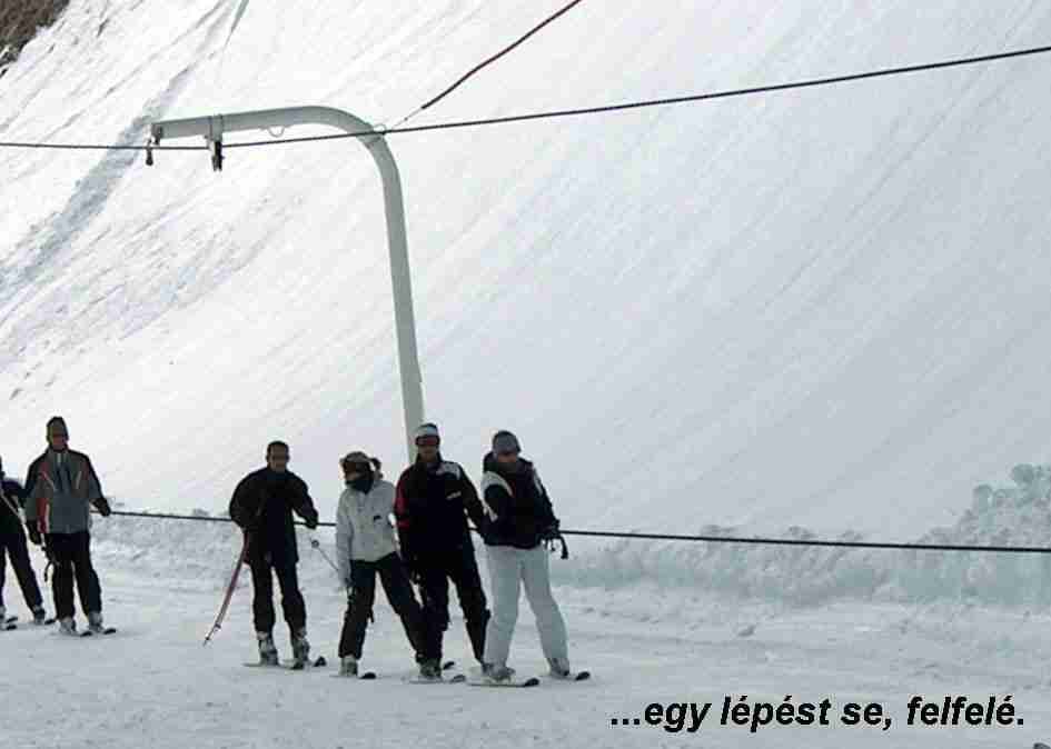 Mert a kóvetkező lift 150 m-re és 5 m-el magasabban van
