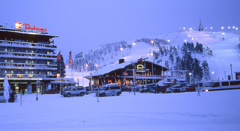 Reflektorok csillogásában a finn síterep; Ruka - Fotó: Kohonen Tauno