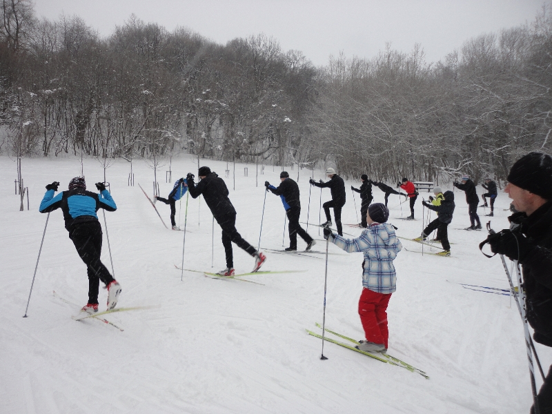 Közös bemelegítés sífutóknak az Anna-réten