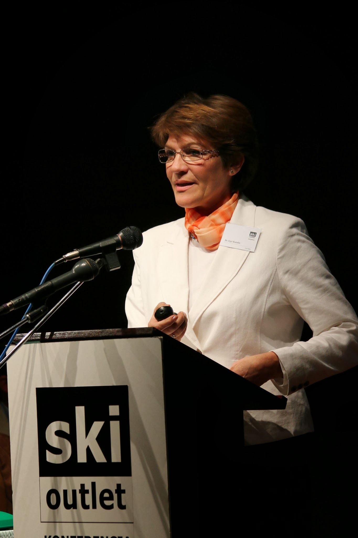 dr. Egri Katalin  INTERSKI International ( síoktatók  világszervezete ), Alelnök  Síoktatók Magyarországi Szövetsége, Elnök;