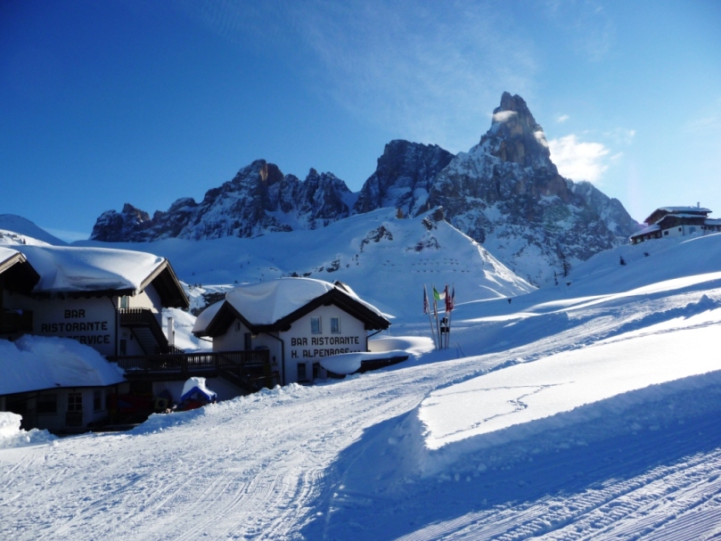 Passo Rolle reggel 9-kor