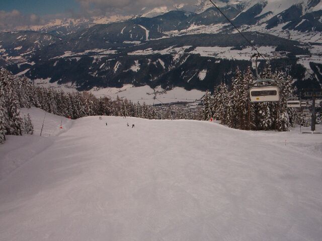 Szép széles sípályák a Lärchkogelbahn mellett