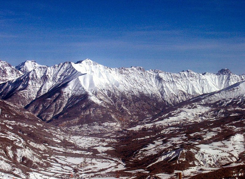 Lenn a völgy fenekén Barcenolette apró házai