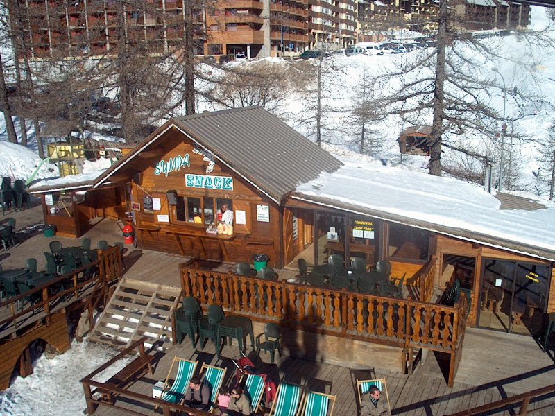 "Álló-lift" a házak felett