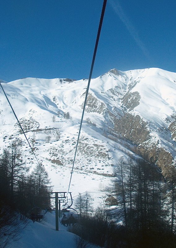 Az átkelő liften. Szemben a Le Lac ahová igyekeztünk