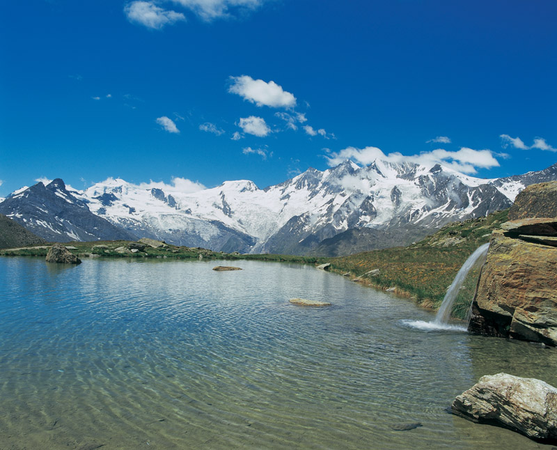 A Kreuzboden-tó Saas-Fee közelében