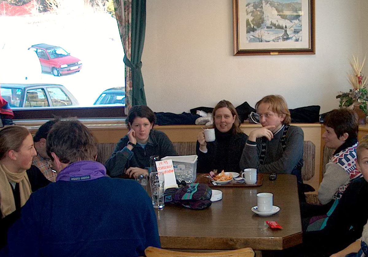 Déli pihenő az önkiszolgáló étteremben