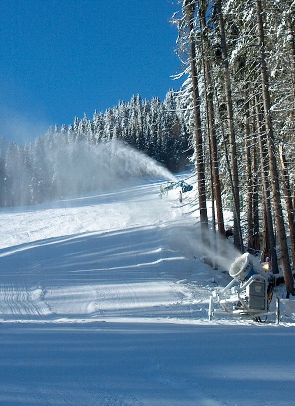 Dokgozik a hó-ágyú az "S" pályán
