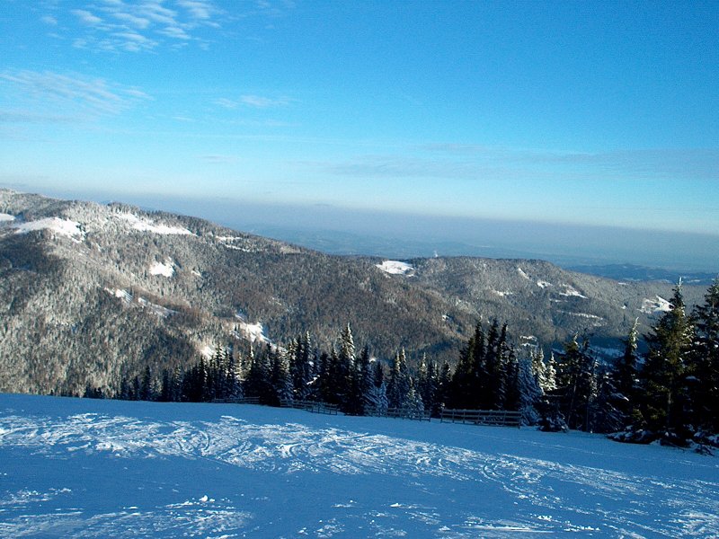 A geric közepén az apró fehér pontocska, St.Hemma temploma