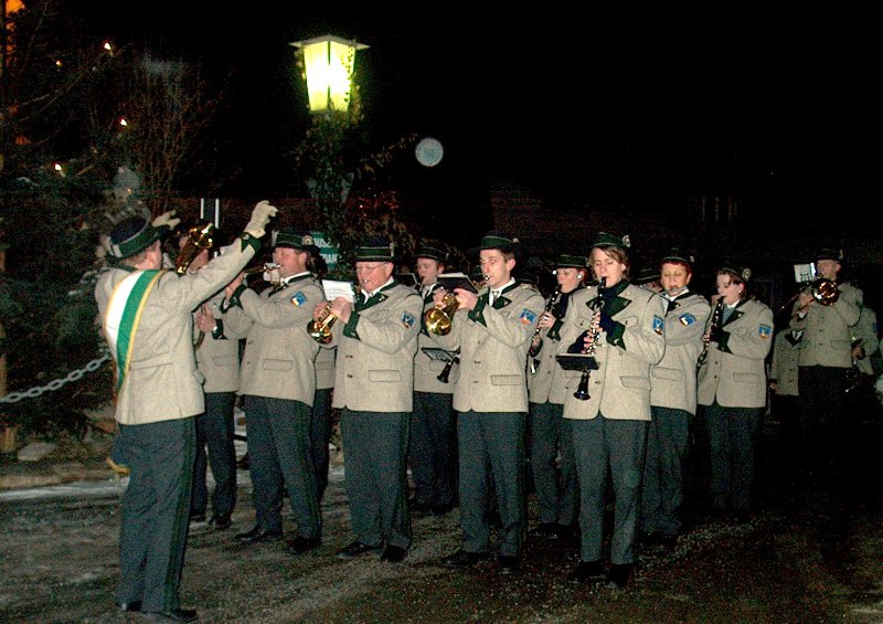 ...és ünnepség...