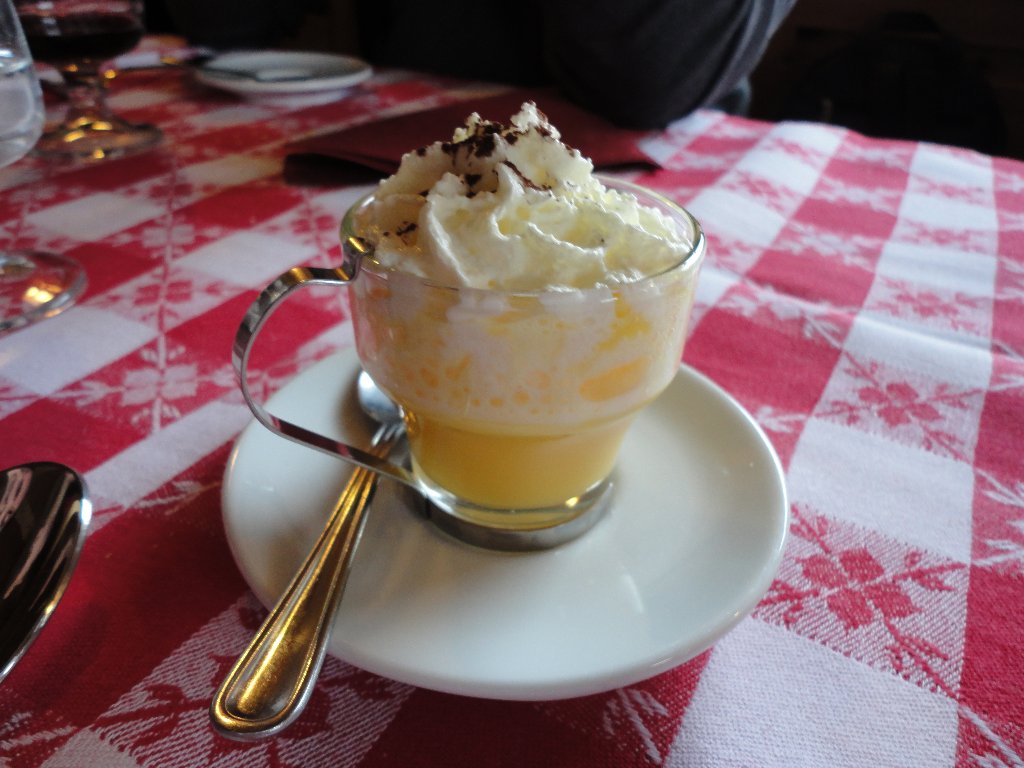 Bombardino - forró tojáslikőr, tejszínhabbal