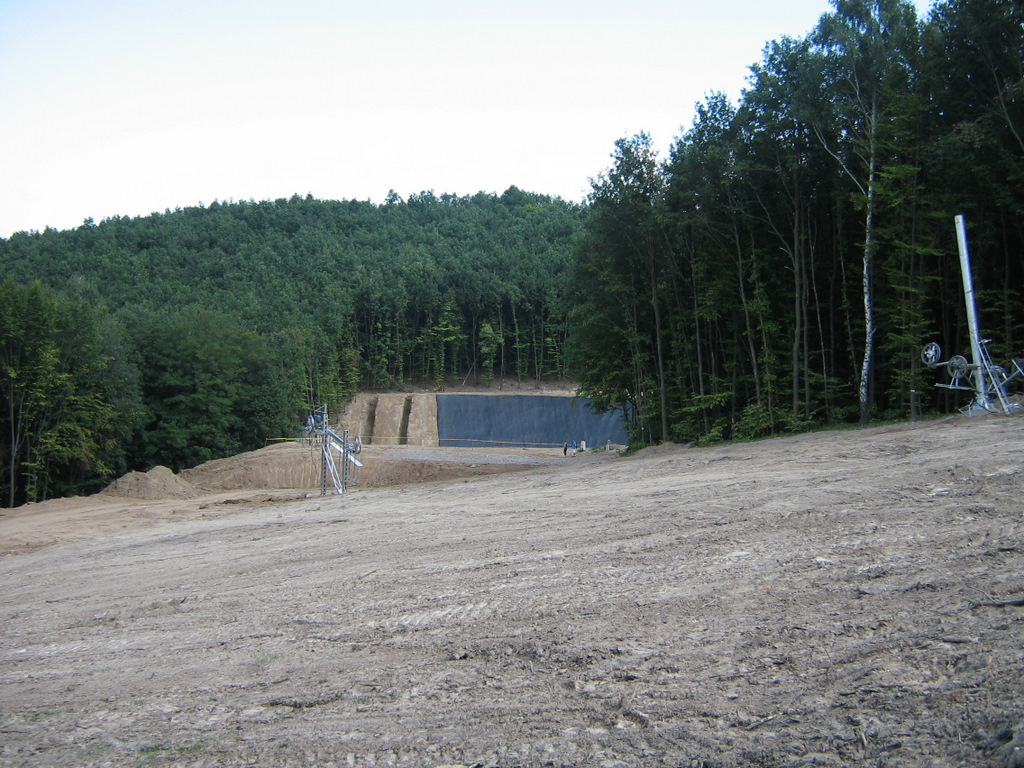 beszálló és tározó