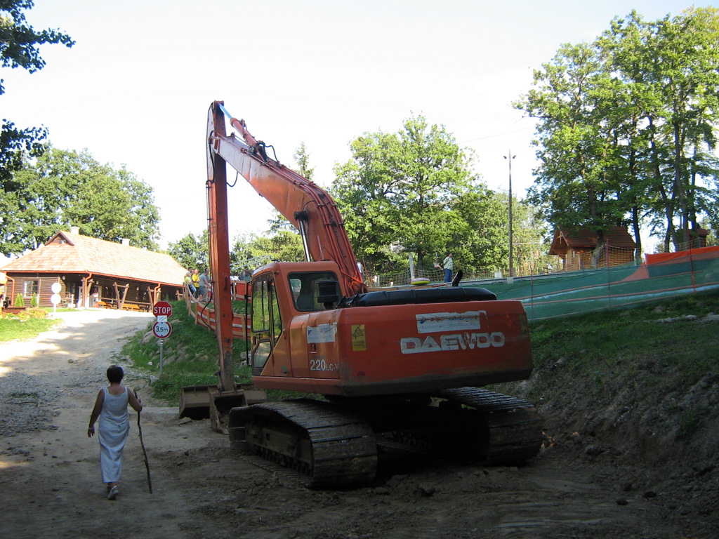 egy munkagép és az anyukám