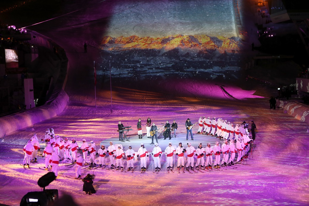 A hétfő esti megnyitó, amelyet egész Ausztria izgatottan várt. Nézettségi rekordot hozott a tévében