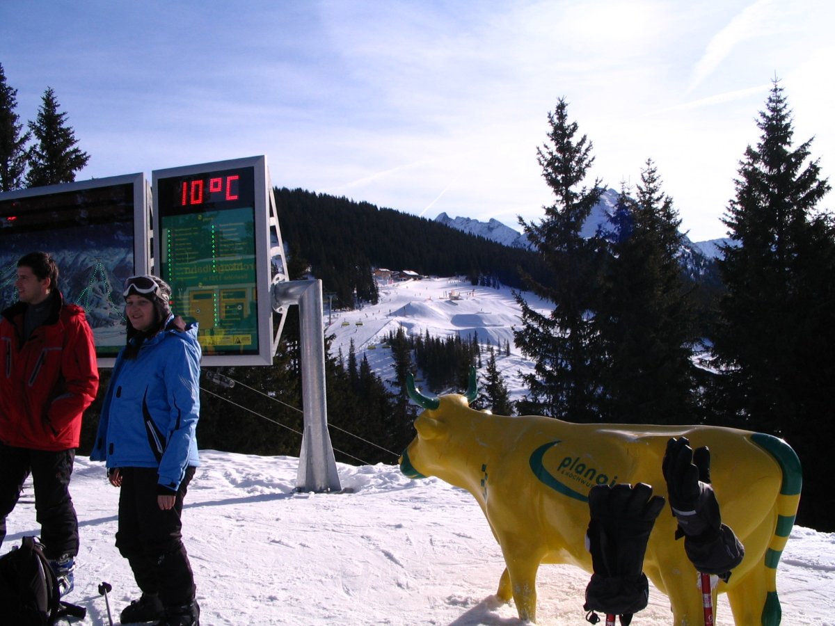Plusz 10 fokot mutat a hőmérő a Planai sípályán. A rekord meleg ellenére minden pálya és lift üzemelt Schadmingban.