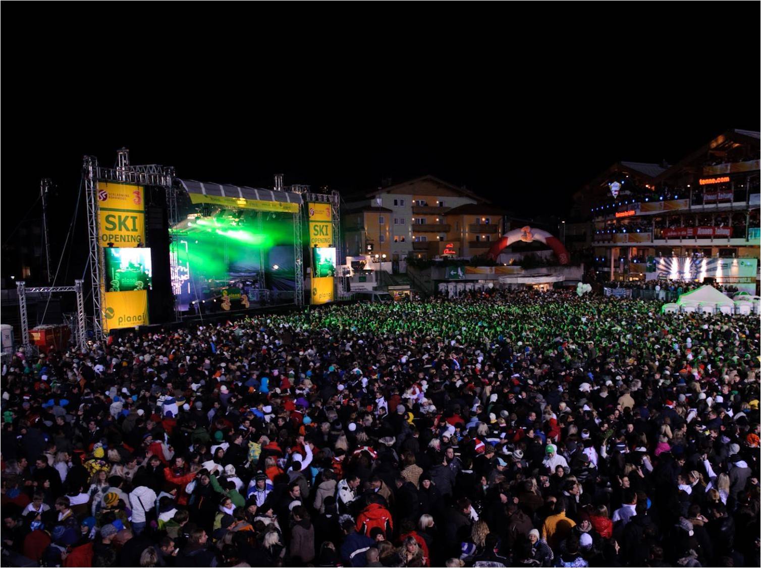 December 1, a szezonnyitó buli