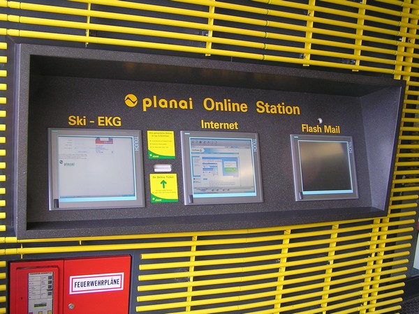 A Golden-Jet alapállomásának információs állomása, ingyenes Ski-EKG, Internet és Flash Mail