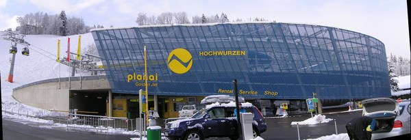 Az új Golden Jet modern vonalvezetésu völgyállomása