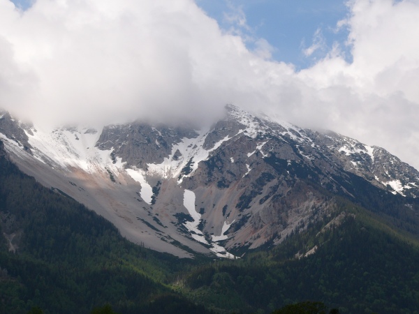 A Breite Ries Schneebergdörflből nézve, júniusban