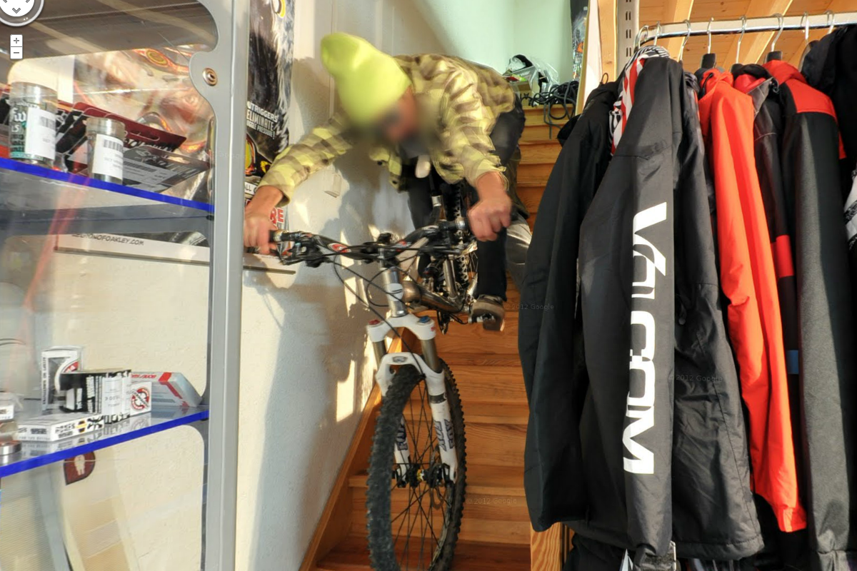 Két emelet között