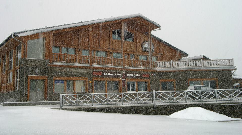 Az idei első havazás a spanyol Sierra Nevada síterepén