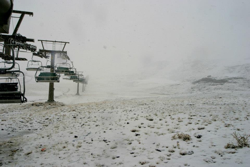 Az idei első havazás a spanyol Sierra Nevada síterepén