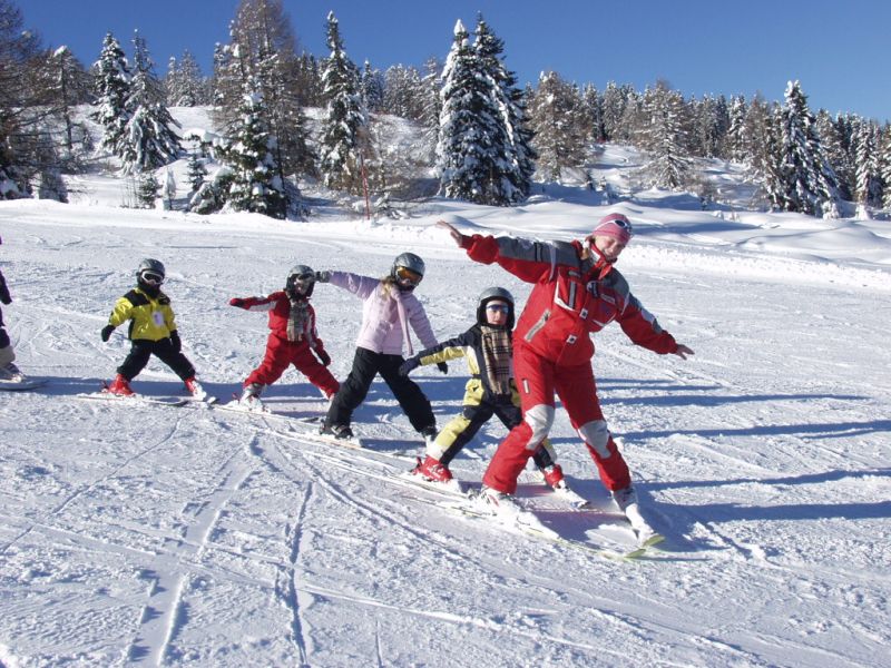 Gyermekek síoktatása Nassfelden