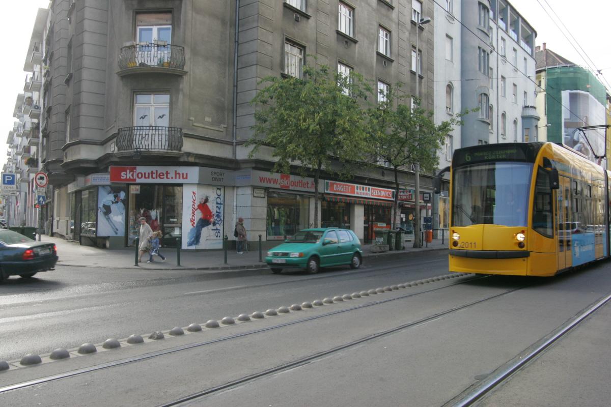 Ott, ahol a hatos megáll...Mechwart térnél.