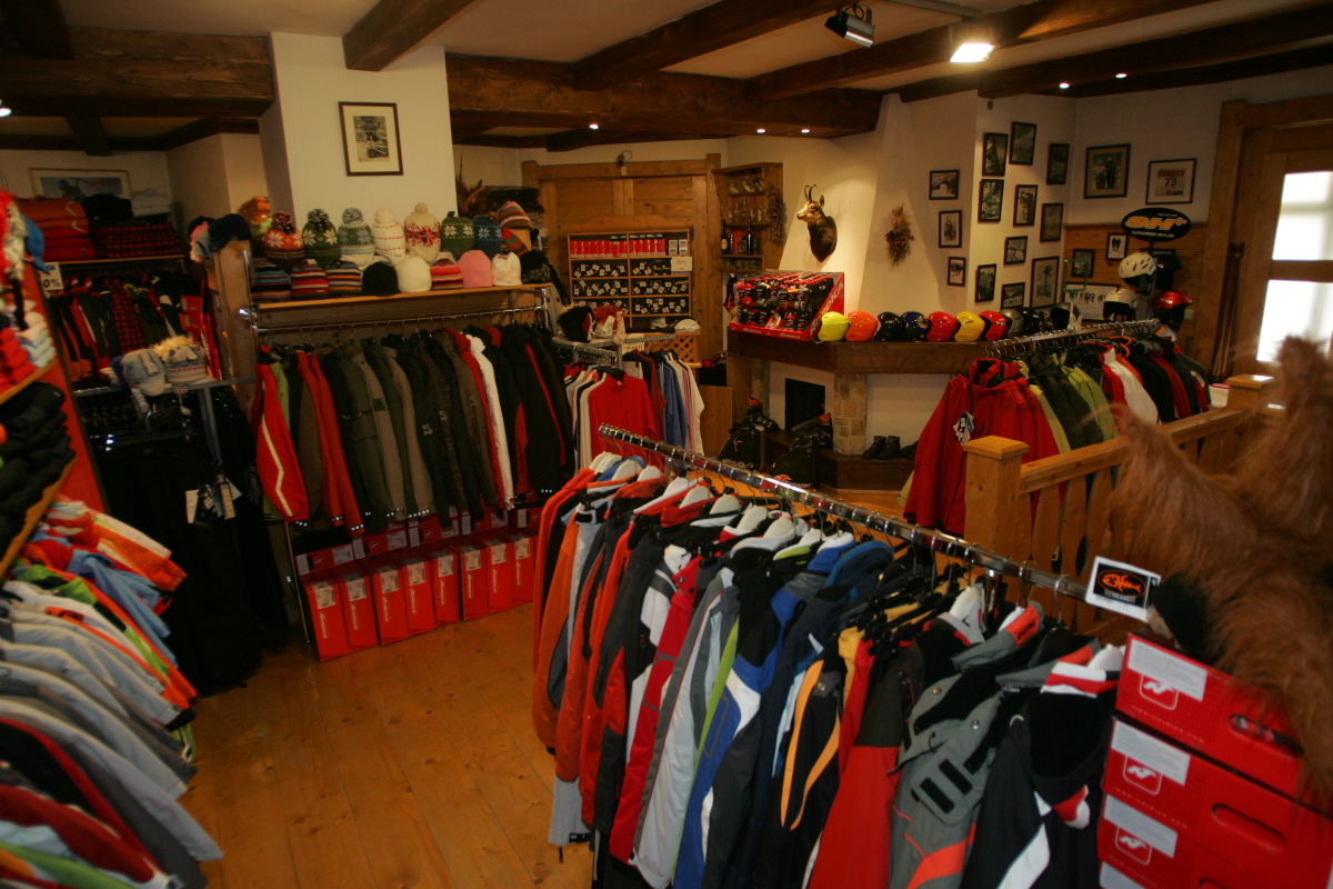 Az emeleten síház hangulat...mintha már ott lennénk a pálya szélén.