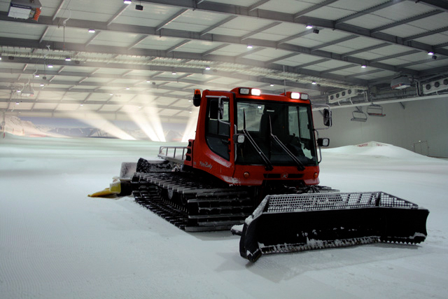 SnowDome-06-pistenraupe.jpg