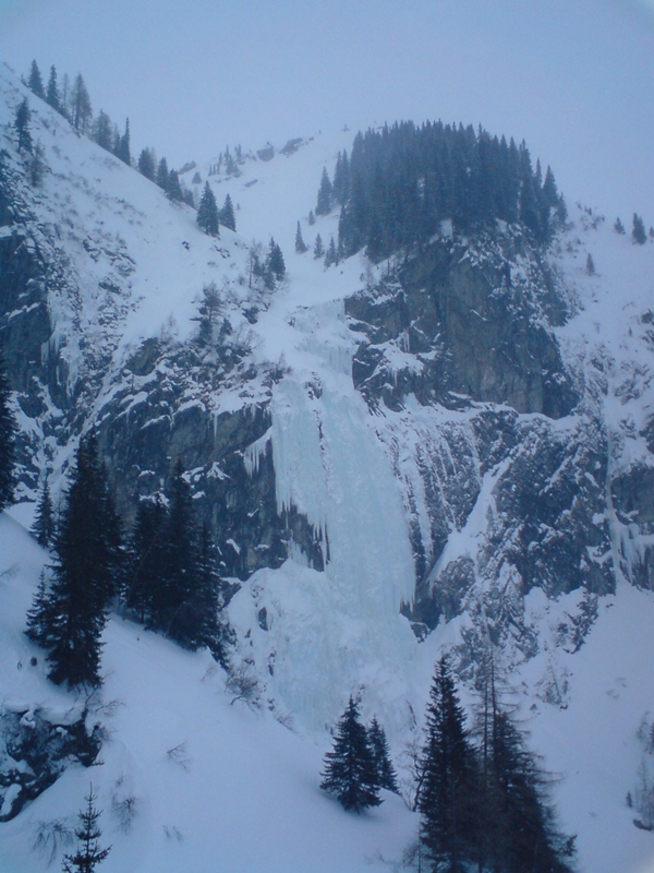 A szemközti vízesés