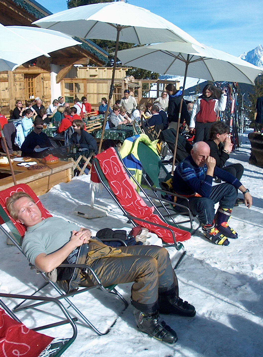 Napfűrdőzés az Alpette teraszán