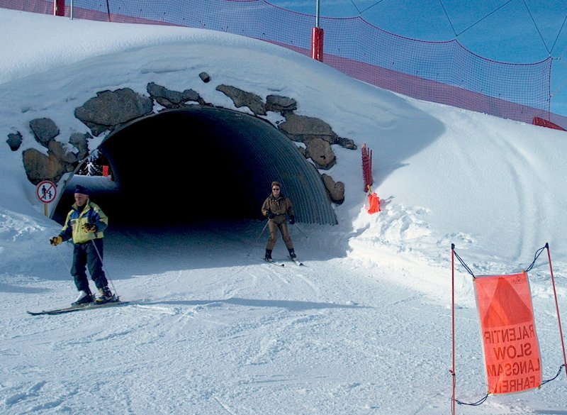 Pályák kereszteződése a "Petite Rochebrune" lift előtt