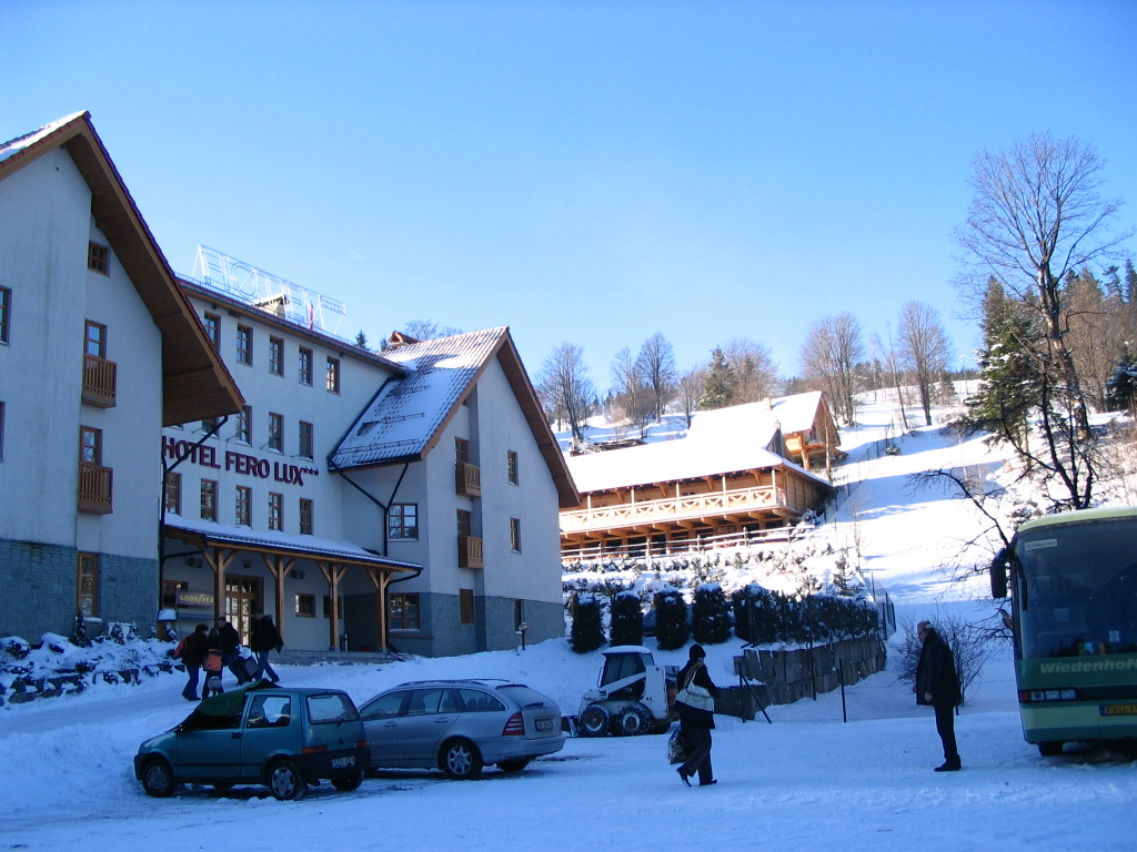 Körütazásunk első állomáshelye, a Korbielow sípályák melletti Hotel Fero Lux így nézett ki november 29-én