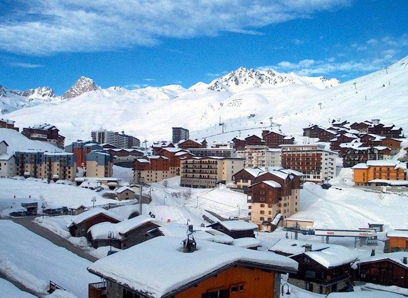 Ma balra tartó felvonóval kezdtünk a Lavache liftel, a Tignes-tó fölé a Paquis-ra