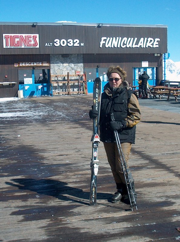 Panoráma terasz a végállomás épülete előtt