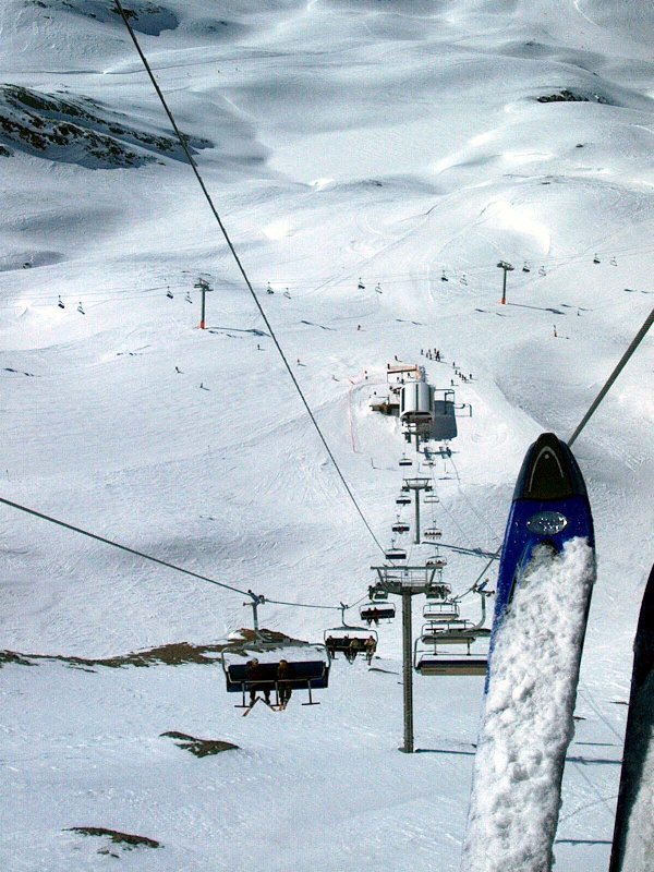És a túloldali állomás