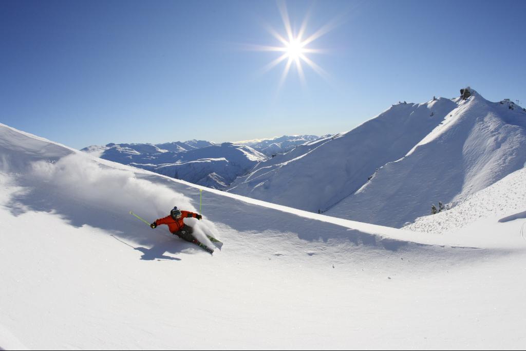 Porhó és napsütés a Déli Alokban - Fotó: Coronet Peak - Miles Holden