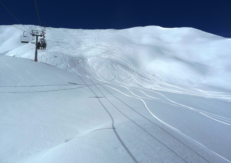 "génépy" nevű fekete még viszonylag szűzhavas pálya, ülőkés 2675m-ig