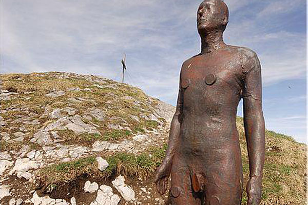 Múlt héten megcsonkították az egyik turistaút melletti szobrot