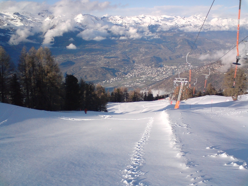 Mindent leállítottak, hogy megóvják az 5 cm friss havat!